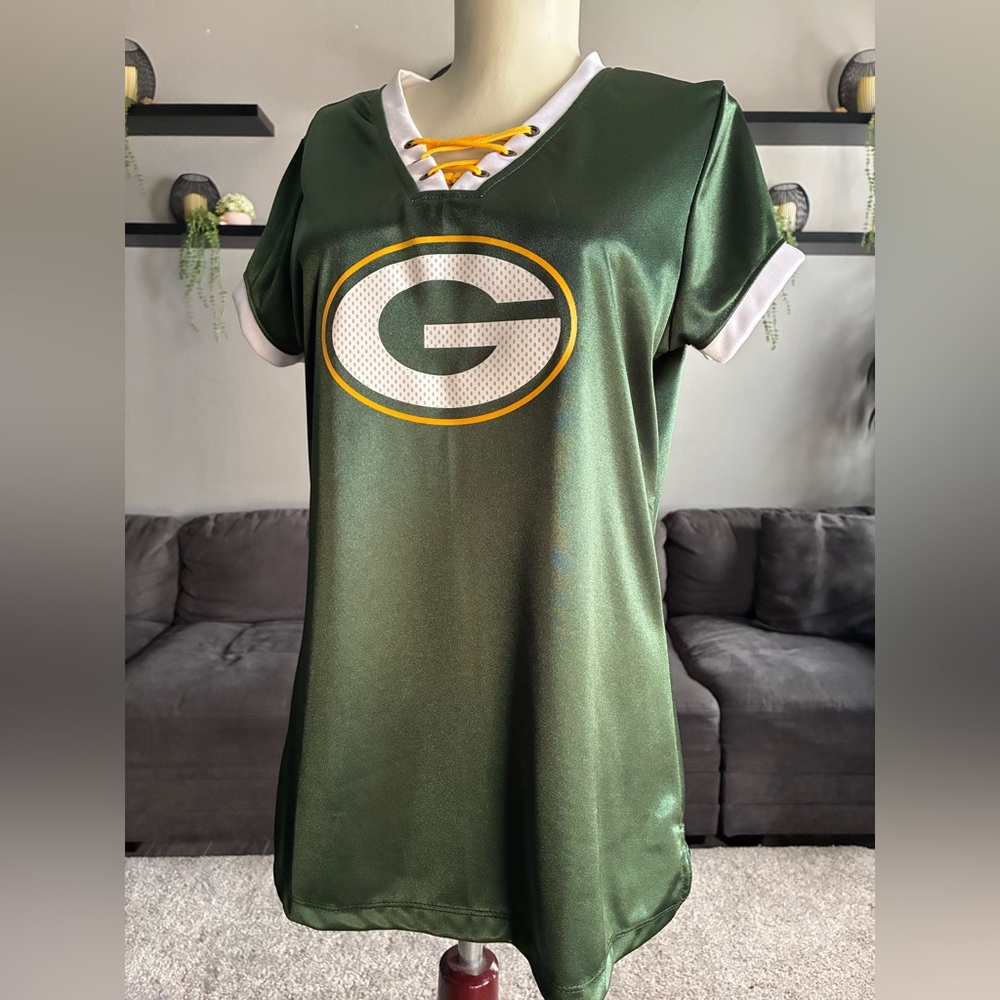 Team NFL Apparel Women’s Green Bay Packers Lace-Up V-Neck Jersey Clay Matthews